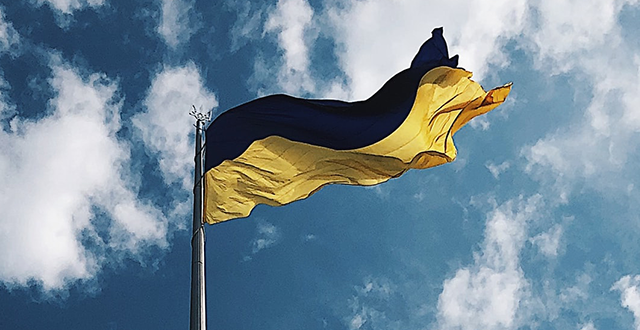 Bandiera ucraina su pennone