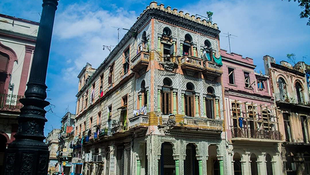 Scorci di palazzi d'epoca a L'Avana