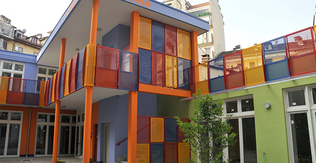 Edificio moderno con pannelli colorati - sede Lombroso16
