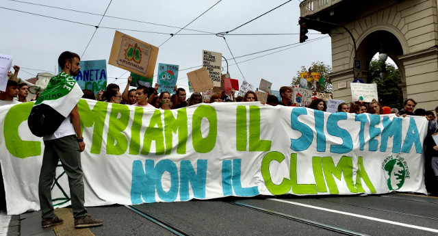Manifestazione di giovani Torino per il clima