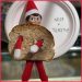 Pupazzetto elfo con braccia infilate in fetta di pane - #elfontheshelf